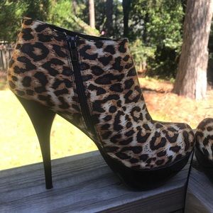 Dollhouse women’s boot heels size 9